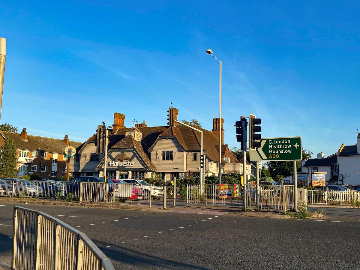 Heathrow/Ashford Hospital/Twickenham Short Stay Apartment Stanwell Exterior foto